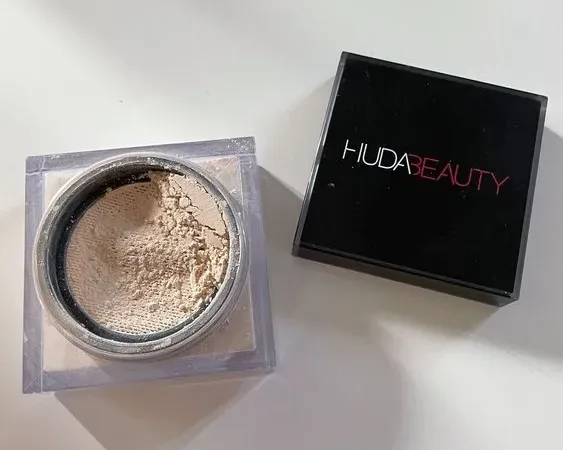 Huda Beauty Pudra Pulbere Review si Pareri personale