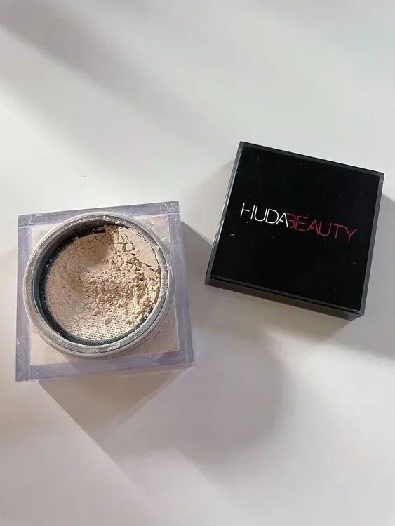 Huda Beauty Pudra Pulbere Review si Pareri personale